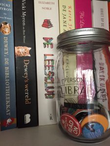 Book Jar gevuld met buttons