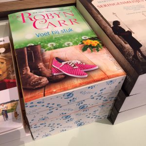 Voet bij stuk van Robyn Carr