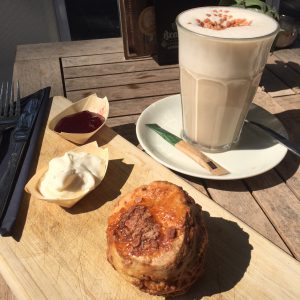 Latte en Scone