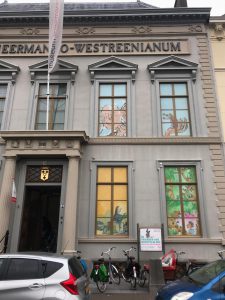 Quentin Blake op het gebouw