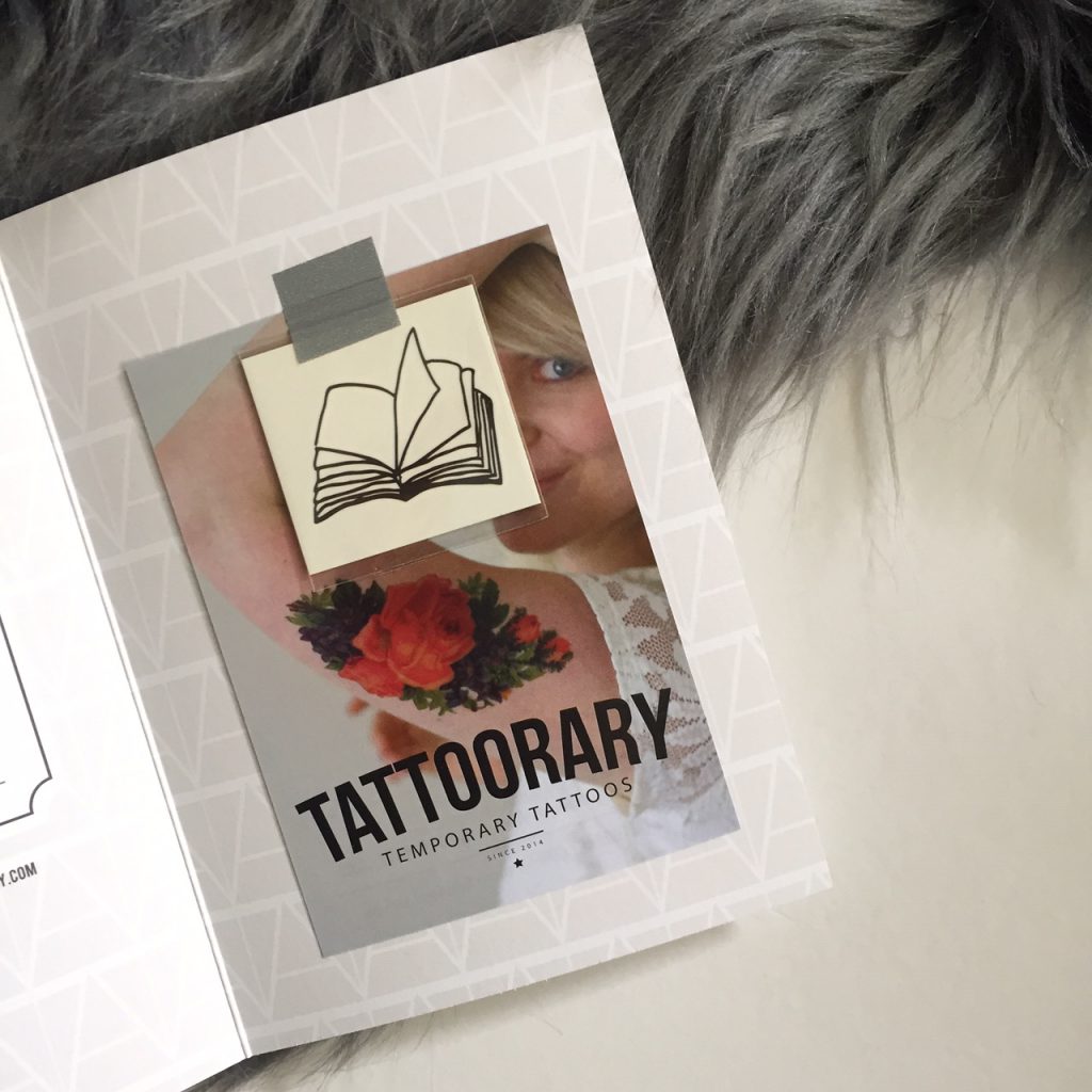 Tijdelijke tattoo opengeslagen boek