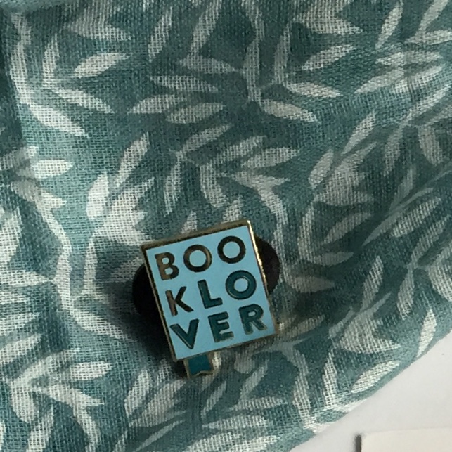 Studio pins & paper Booklover