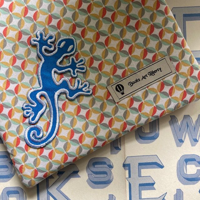 Booksleeve met gekko patch